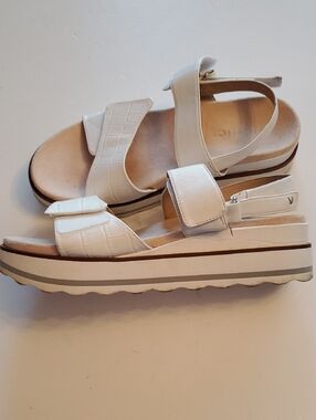 Vionic White Platform Velcro Sandals with Croc Texture
